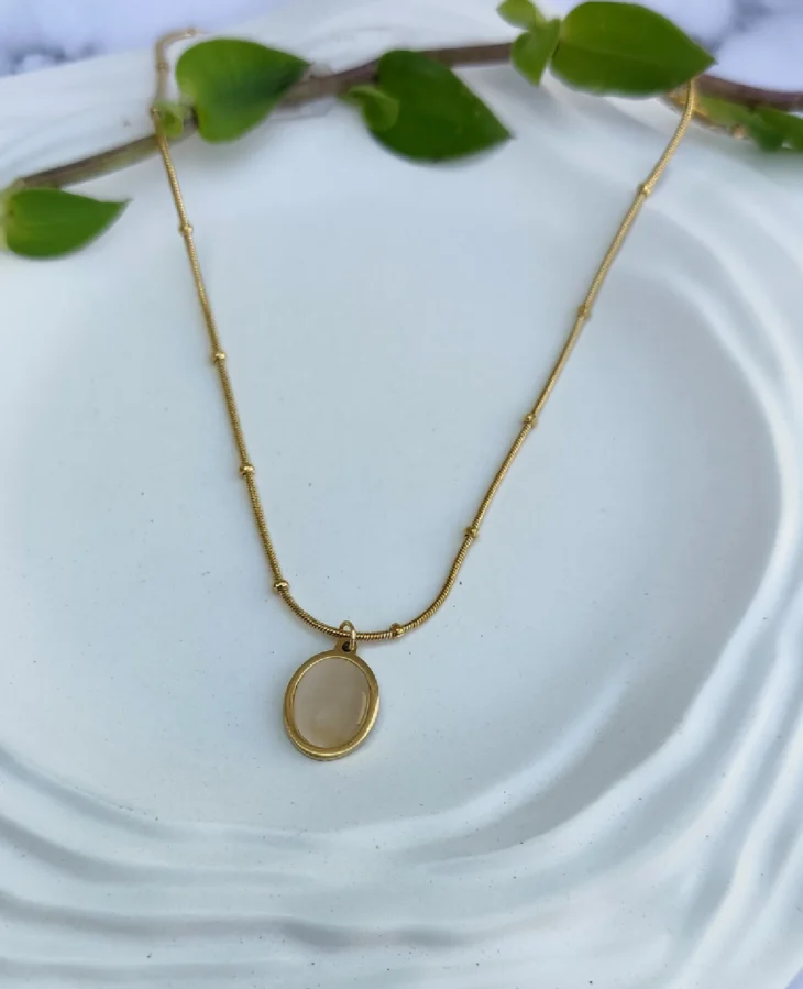 Golden Radiance Oval Pendant - Anti Tarnish & Gold Plated